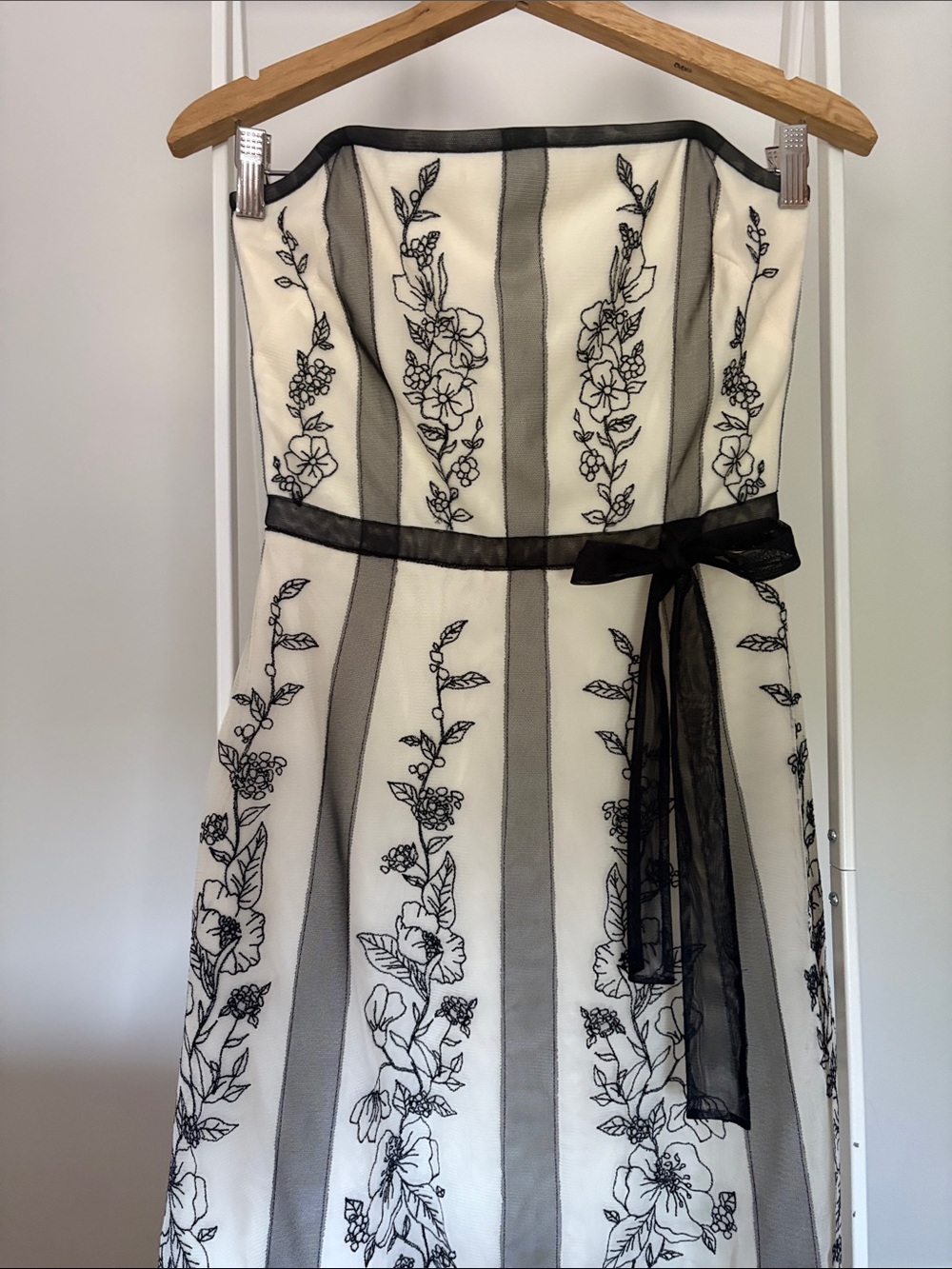 BCBGMaxAzria Strapless Ivory Dress with Black Floral Trim - Picture 4 of 8